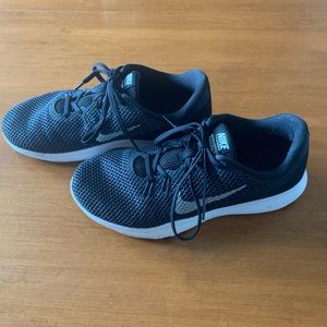 Nike flex training running shoes